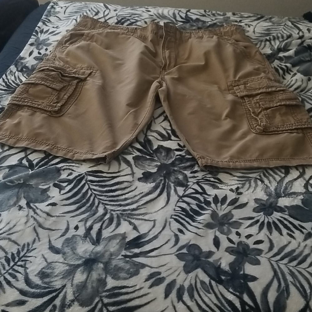 Union bay mens  Khaki Brown cargo shorts long